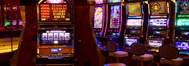 Teen Patti ကတ်ဂိမ်း ကစားနေသောမြင်ကွင်း ဒိုင်ခင်း